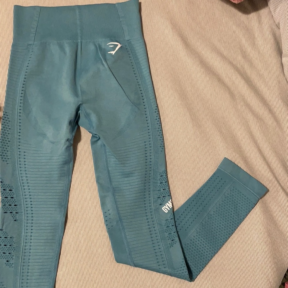 Gym shark leggings